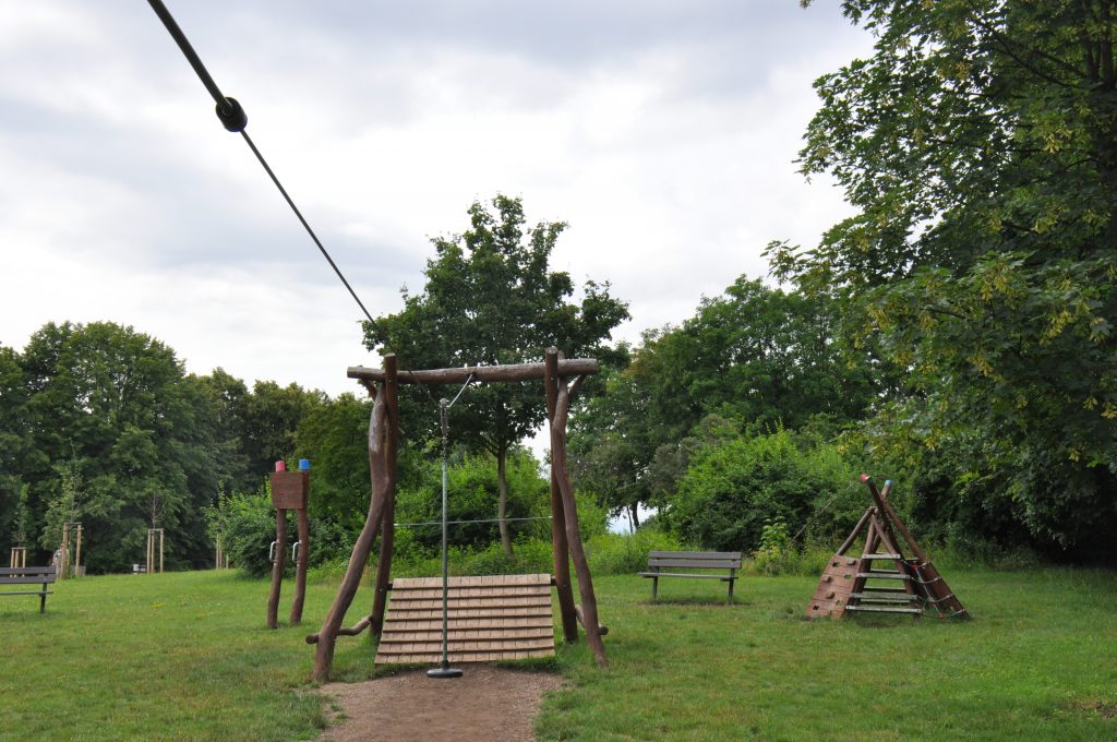 Fotografie: dětské hřiště s lanovou dráhou, Park Šibeník