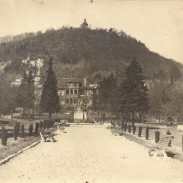 Fotografie: Pivovarský park okolo r. 1955, Památník Bitvy o Most